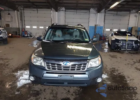 2013 Subaru Forester 2.5X Premium из США, поврежденный, VIN JF2SHADC7DH427521
